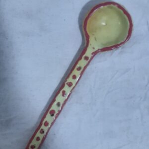 Cuchara en amarillo y rojo